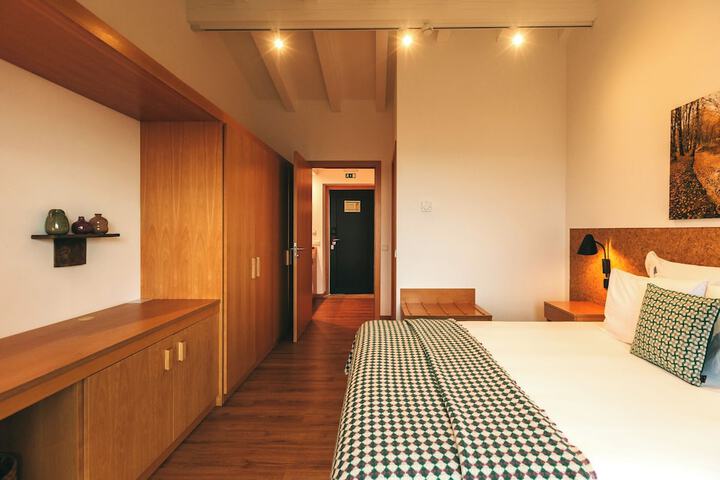 Room 32 of 181