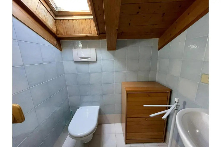Room 8 of 16