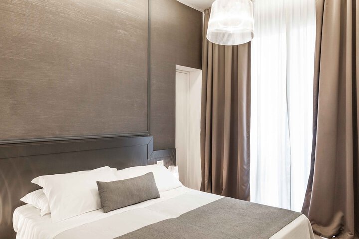 Room 25 of 158