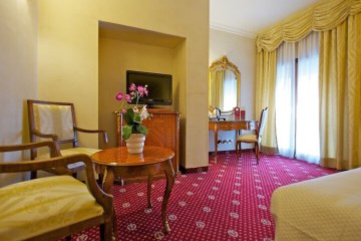 Room 10 of 70