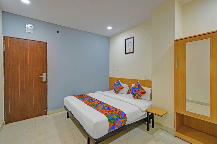 Room 9 of 27
