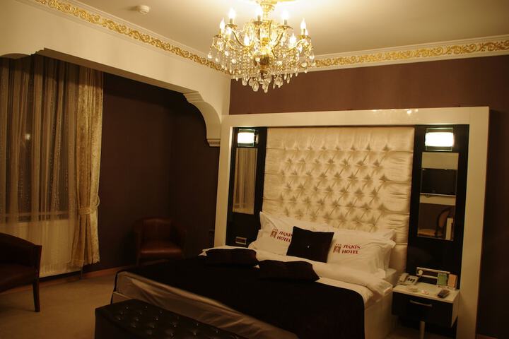 Room 6 of 44