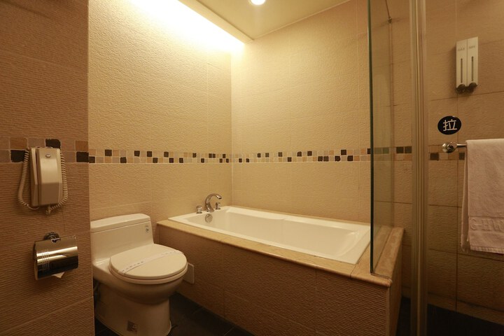 Room 20 of 33