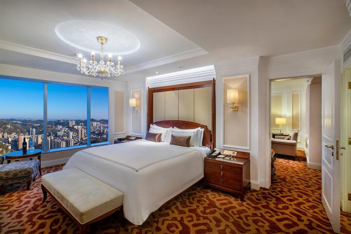 Room 72 of 378