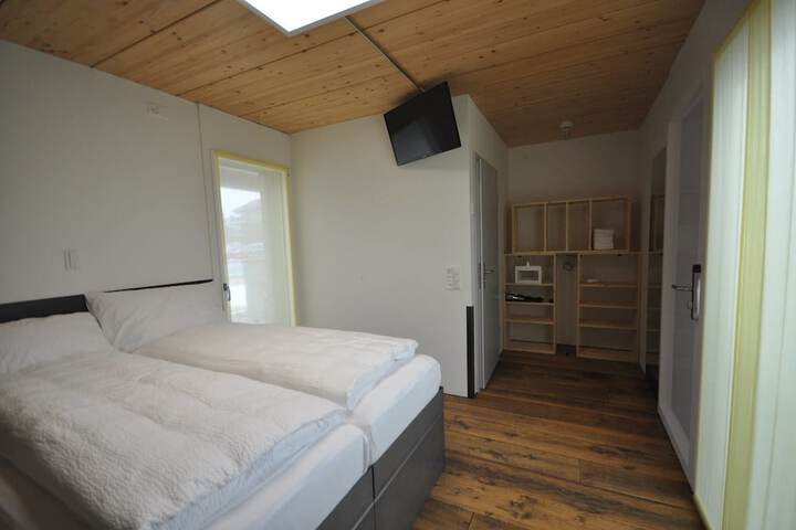 Room 13 of 111
