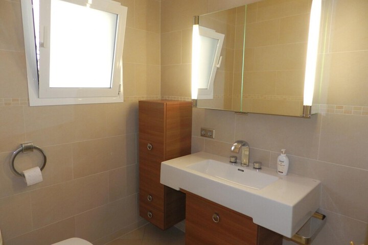 Room 18 of 28