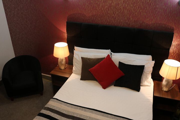 Room 9 of 34