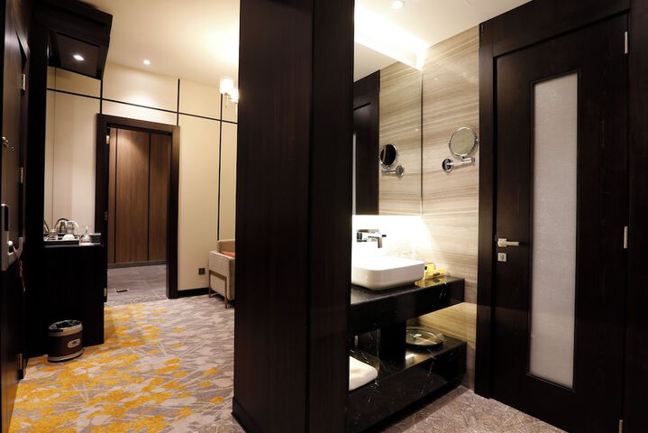 Room 27 of 29