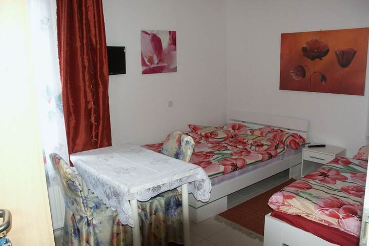 Room 3 of 37
