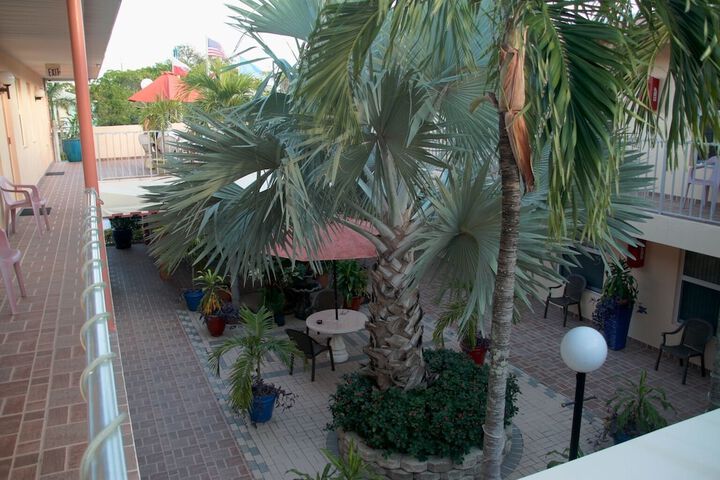 Hotel Exterior 45 of 48