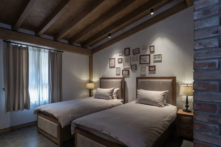 Room 7 of 27