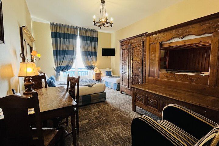 Room 4 of 34