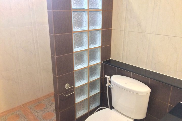 Room 9 of 20