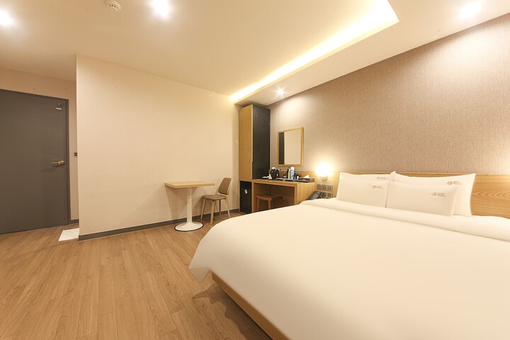 Room 18 of 110
