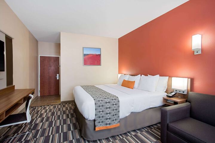 Suite 1 King Bed (3 of 3)