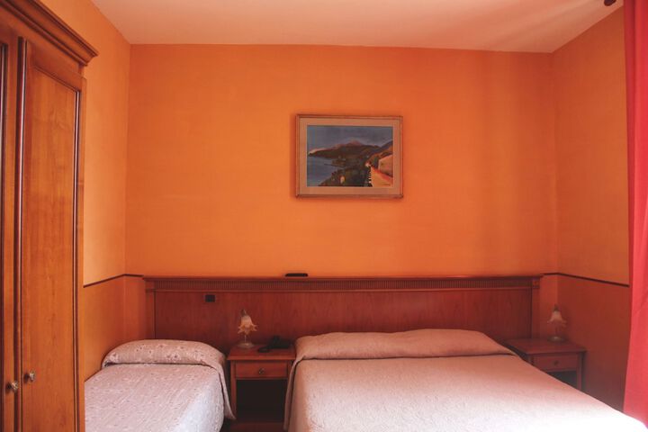 Room 8 of 37