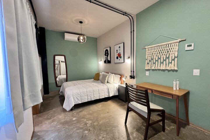 Room 10 of 40