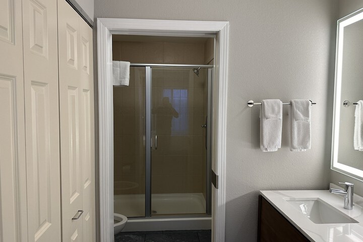 1 Queen Studio Suite (26 of 37)