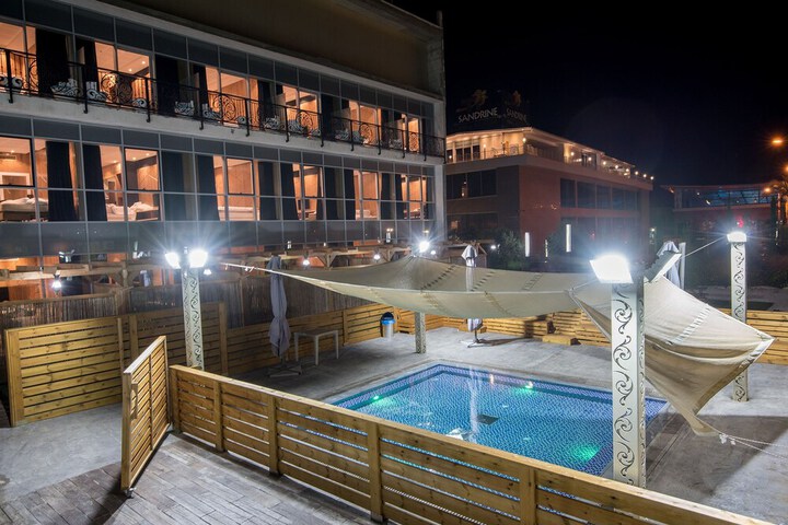 Pool 28 of 40