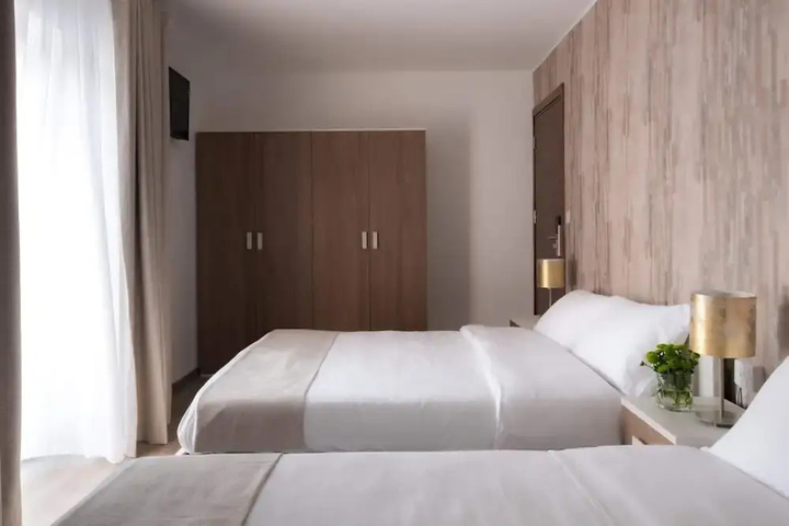 Room 4 of 14
