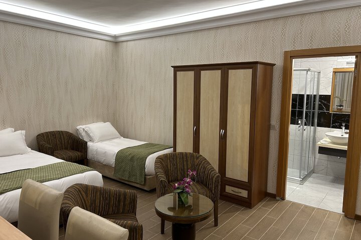 Room 5 of 95
