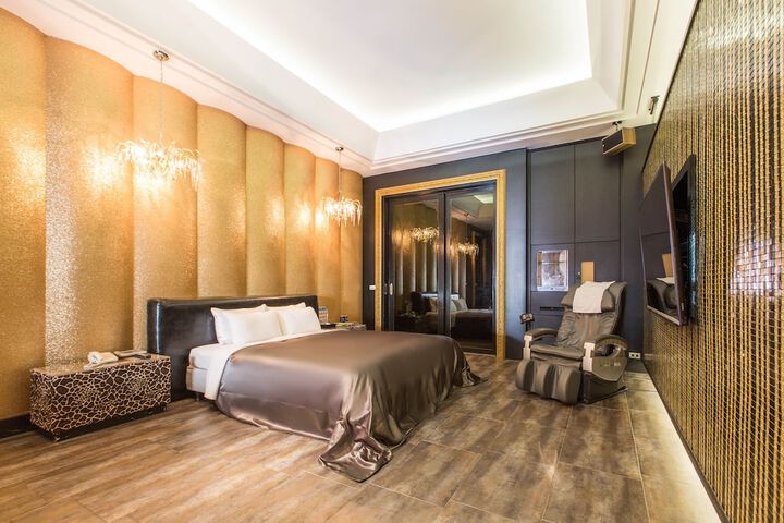 Room 44 of 91