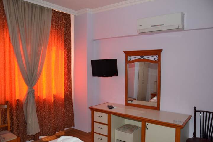 Room 9 of 28