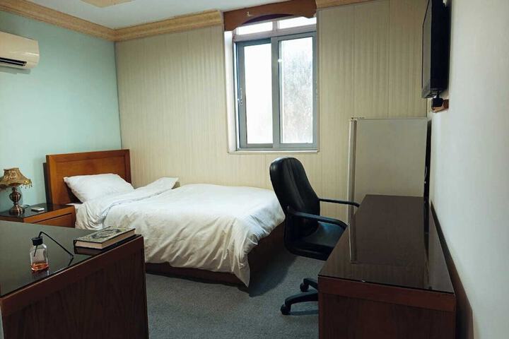 Room 26 of 48