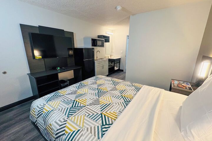 Room 10 of 25