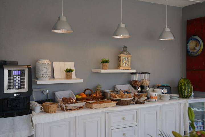 Breakfast/Coffee Service 22 of 32