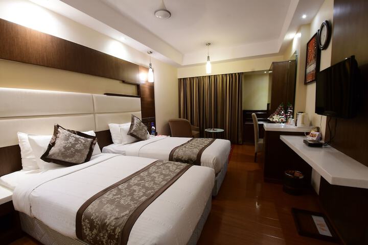 Room 6 of 36