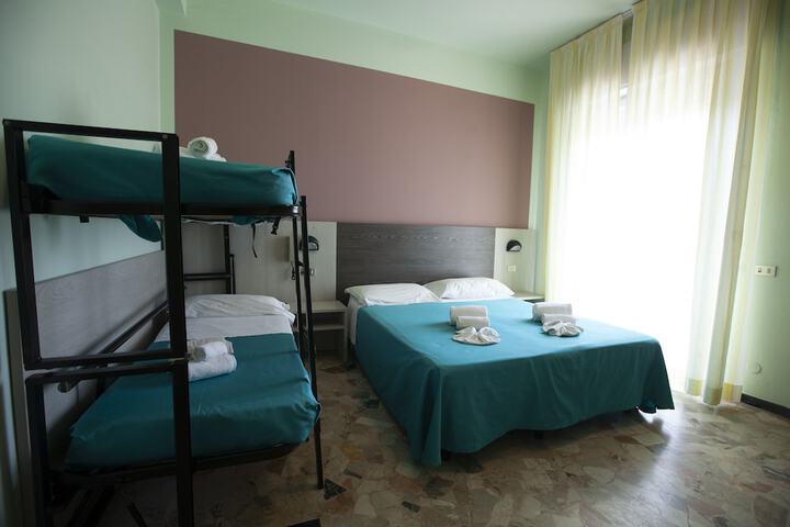 Room 10 of 34
