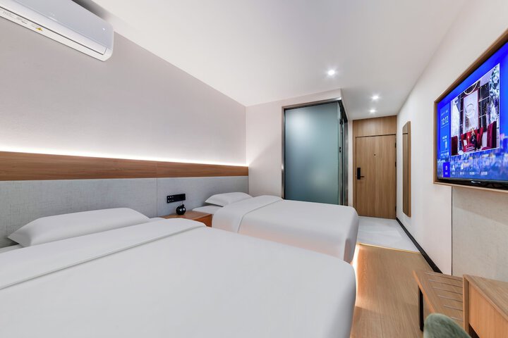 Room 7 of 30