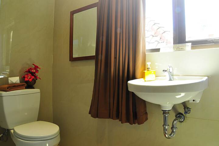 Room 11 of 28