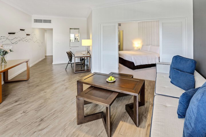 Room 21 of 193