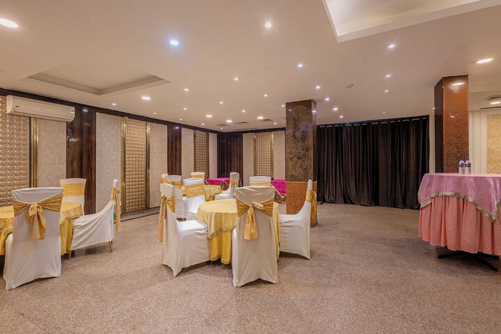 Ballroom/Hall 53 of 60