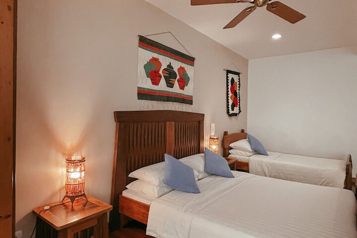 Room 4 of 68