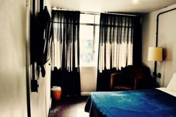 Room 6 of 17