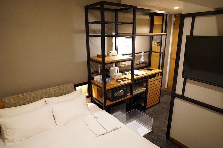 Room 11 of 41