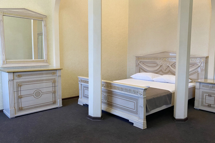 Room 3 of 10