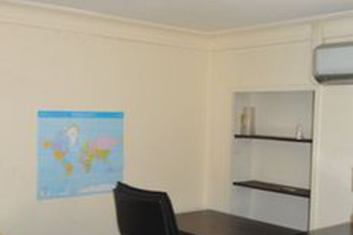 Room 6 of 10