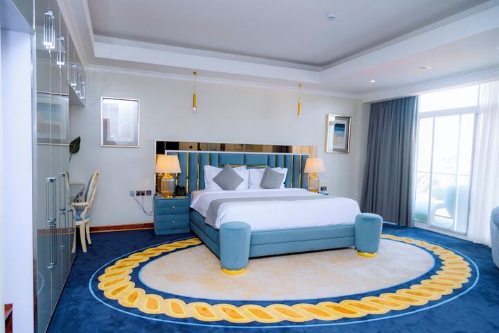 Room 4 of 16