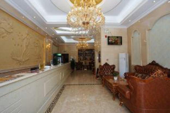 Guilin Jinweili Royal Hotel (Jinshan Square)