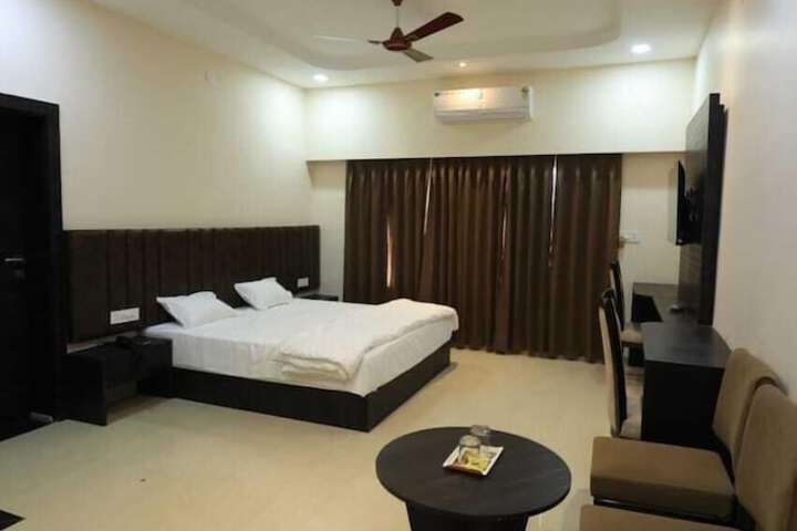 Room 9 of 20