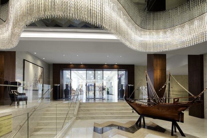 Entrance & Lobby