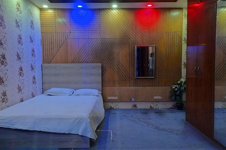 Room 3 of 18