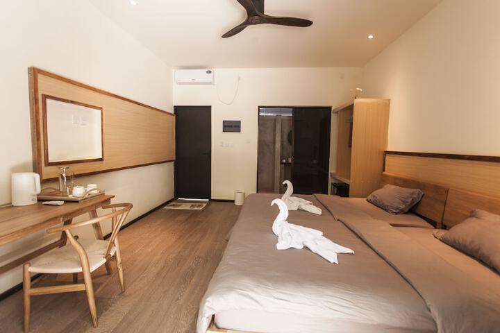 Room 9 of 105