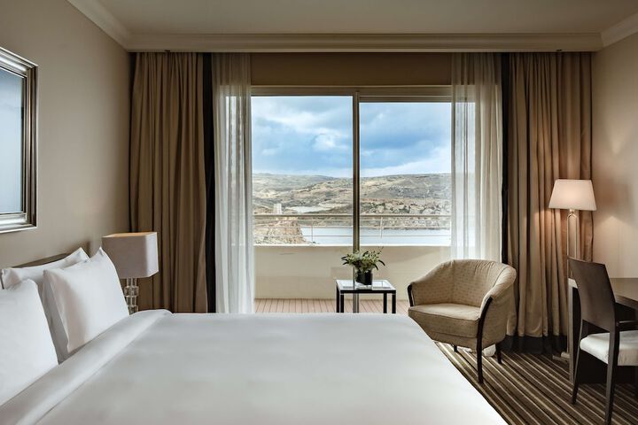 Room 34 of 233