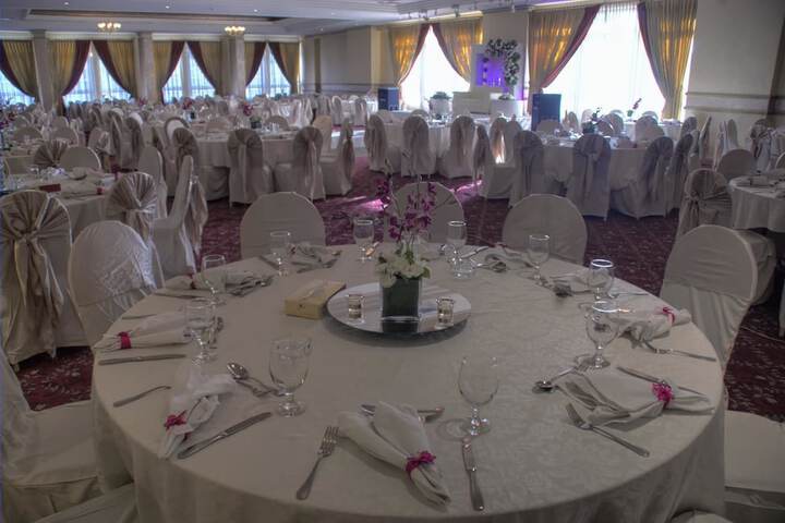 Ballroom/Hall 18 of 24