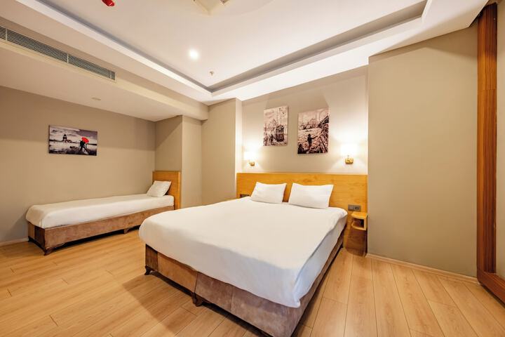 Room 29 of 74